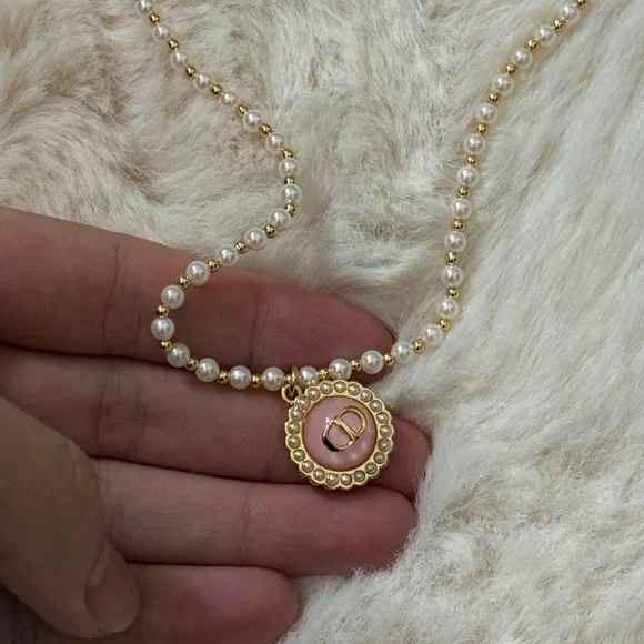 Dior pearl pink medallion pendant necklace - Picture 4 of 5
